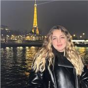 Ciao, sono Isabel, 19 anni, diplomata in Scienze Umane. Offro aiuto compiti e ripetizioni in materie umanistiche